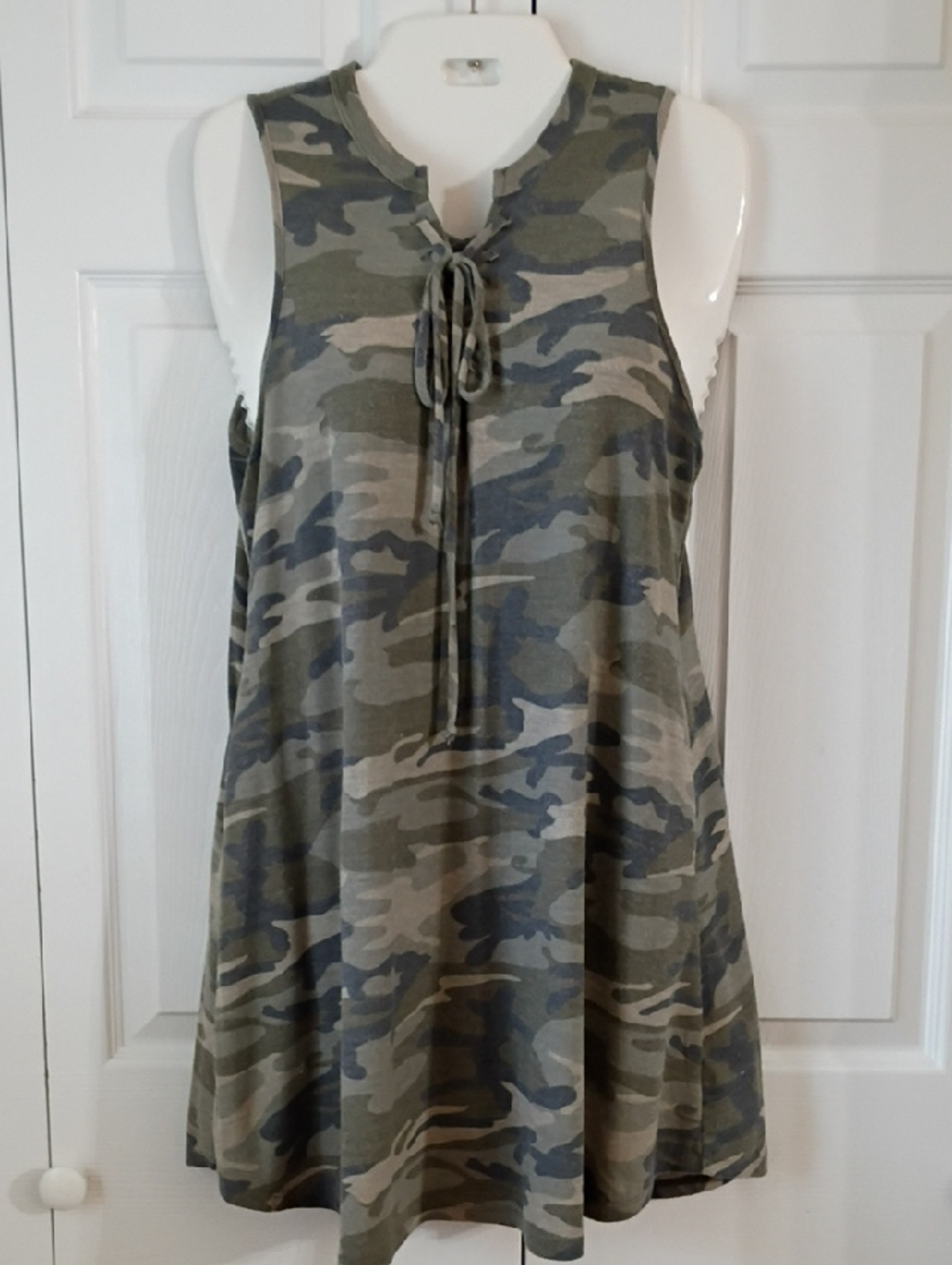 ANDREE BY UNIT Olive Green Camo Tie-Front Sleeveless Dress